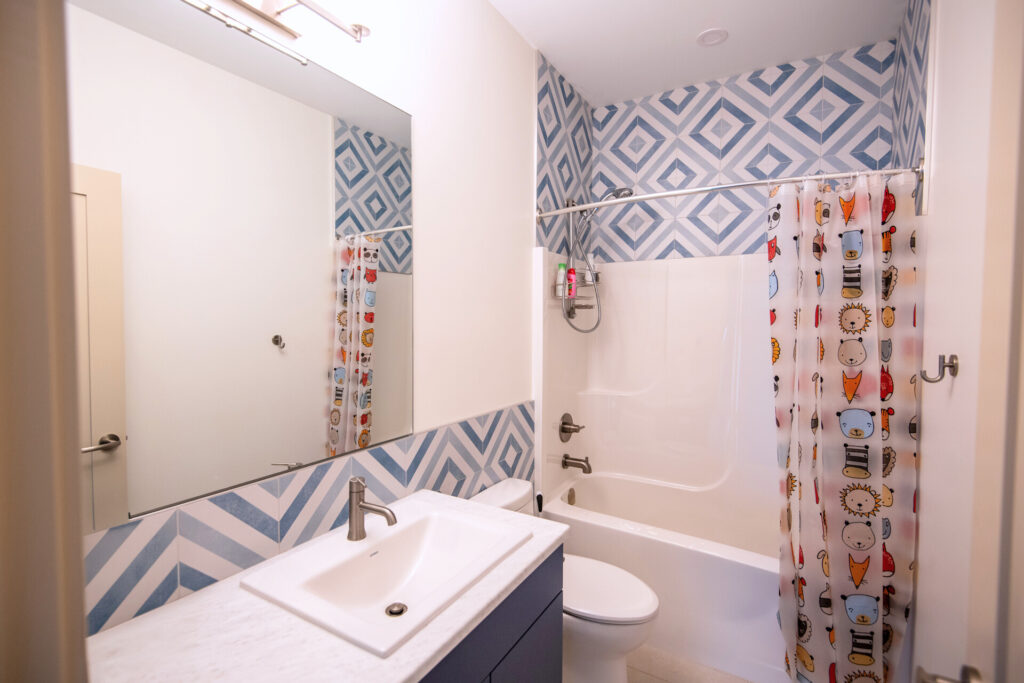 contemporary-single-family-mdb-lr_19 bright