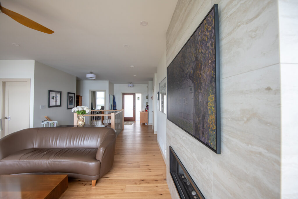 contemporary-single-family-mdb-lr_24