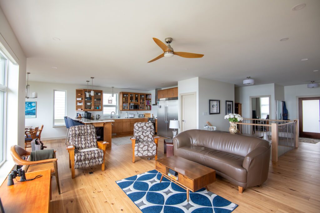 contemporary-single-family-mdb-lr_25