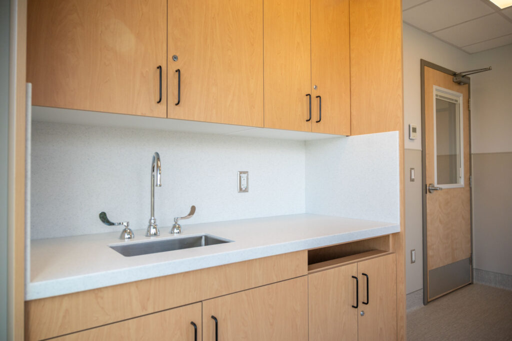 momentum-design-build-oceanside-counter-exam-room