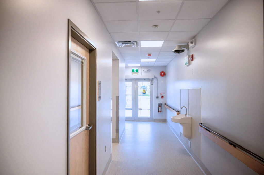 momentum-design-build-oceanside-hallway